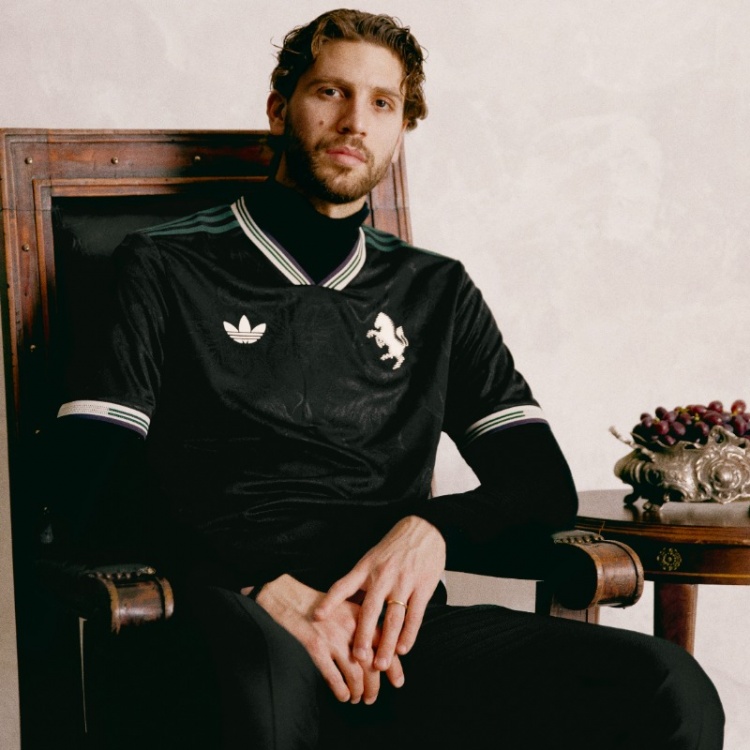 B体育下载-葡萄图案!尤文晒本赛季第三球衣:传承如同美酒,愈久愈醇